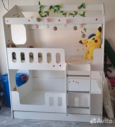 Продам 2х ярусную кровать