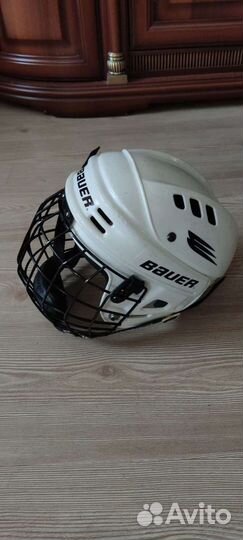 Хоккейный набор(шлем,краги,защита для шеи,майка)