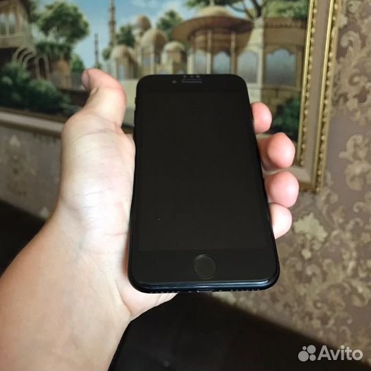 Телефон iPhone 7