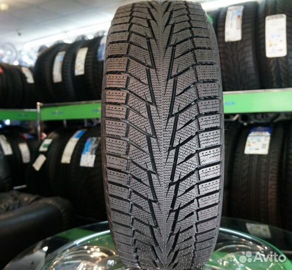 Hankook Winter I'Cept iZ 2 W616 235/45 R17