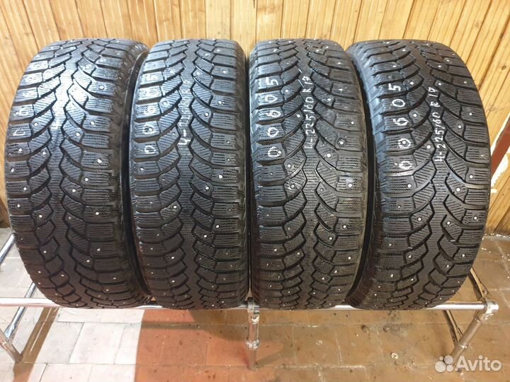 Bridgestone Blizzak Spike-01 225/60 R17 104T