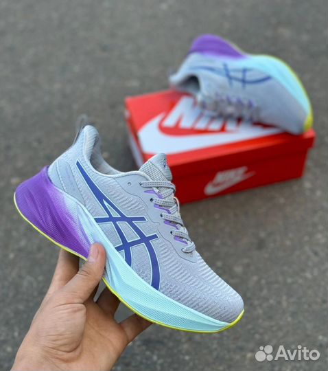 Кроссовки Asics женские