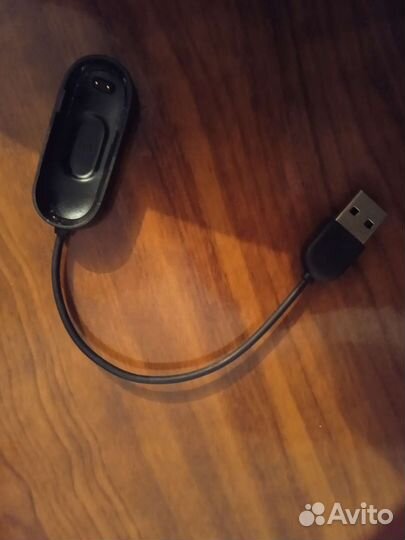 Продам фитнес браслет Xiaomi mi band 4