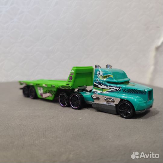 Тягач с прицепом Hot wheels