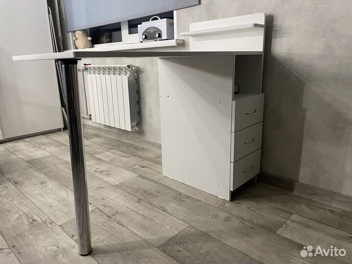 Столик для маникюра