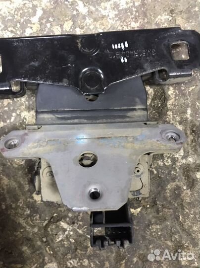 Замок крышки багажника Ford Focus 3