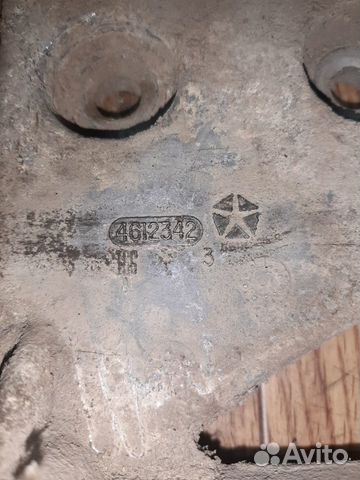 Кронштейн кондиционера Крайслер 2,4