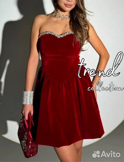 Красное бархатное платье