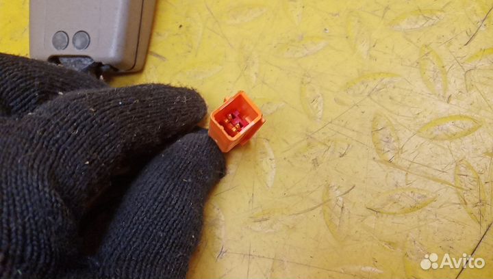 Ответная часть ремня безопасности X-type