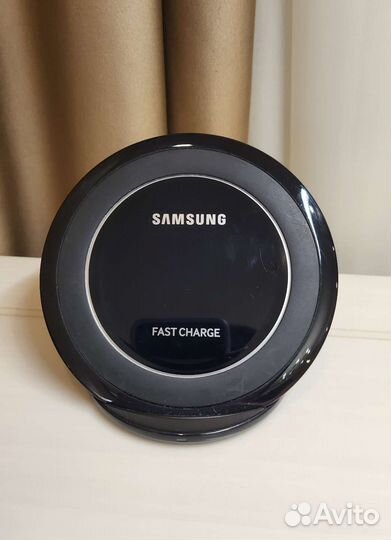 Беспроводная зарядка Samsung EP-NG930