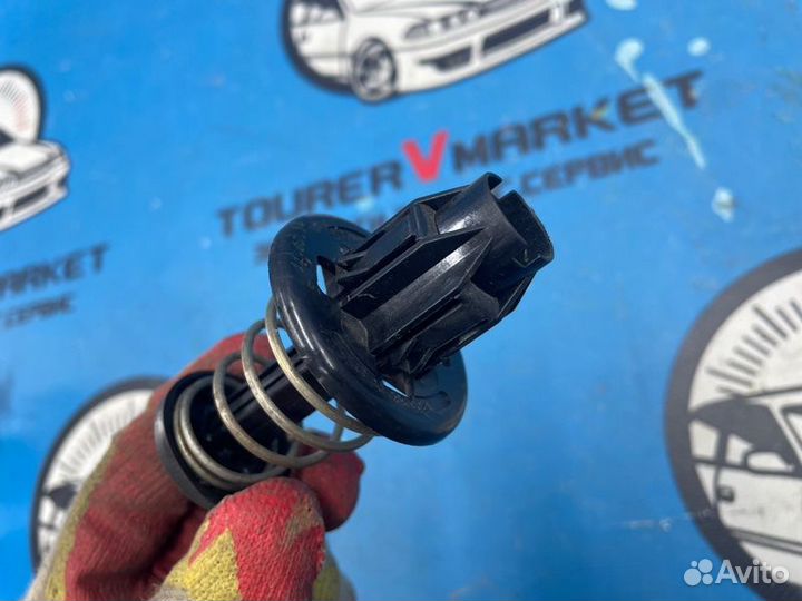 Отбойник капота Mercedes-Benz C-Class WDD205