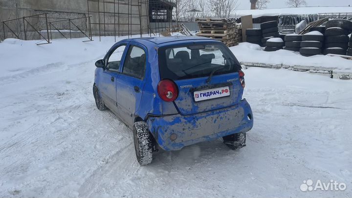 Накладка стекла заднего левого Chevrolet Spark 966