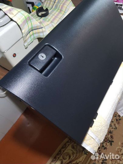 Продам бардачок на тойоту камри 50,55 кузов