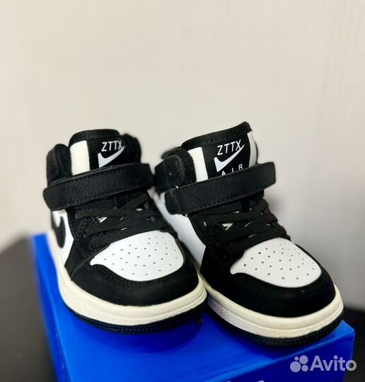 Полуботинки кроссовки 22