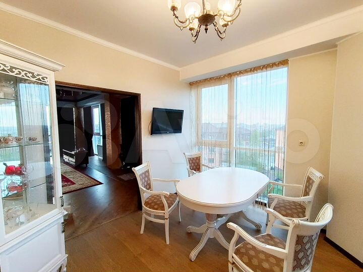 3-к. квартира, 131,8 м², 4/14 эт.