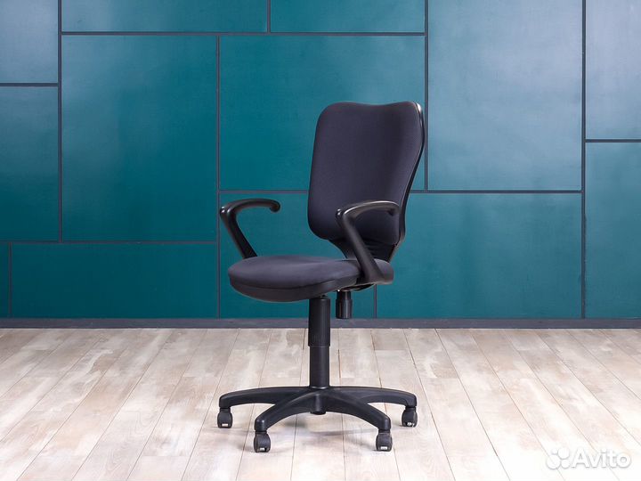 Офисное кресло