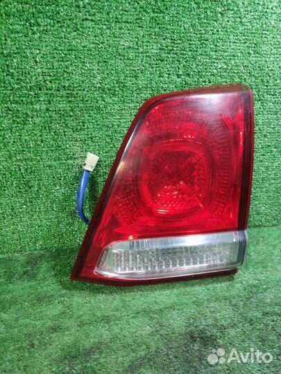 Фонарь внутренний задний правый Toyota Land