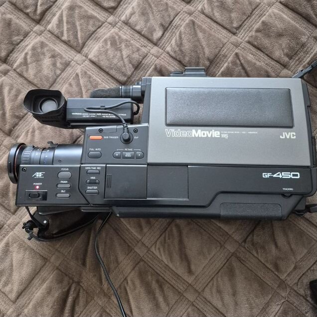 Видеокамера VHS JVC GF-450