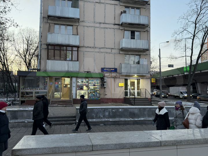 Площадь на трафике под табак и вейпы у метро