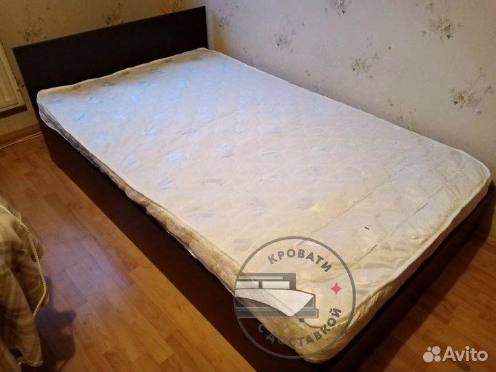Кровать полутороспальная с матрасом