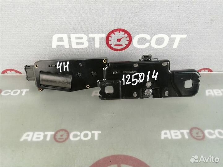 Доводчик крышки багажника Audi A8 (4H) 2010