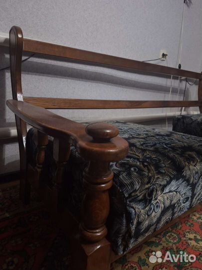 Диван из массива дерева