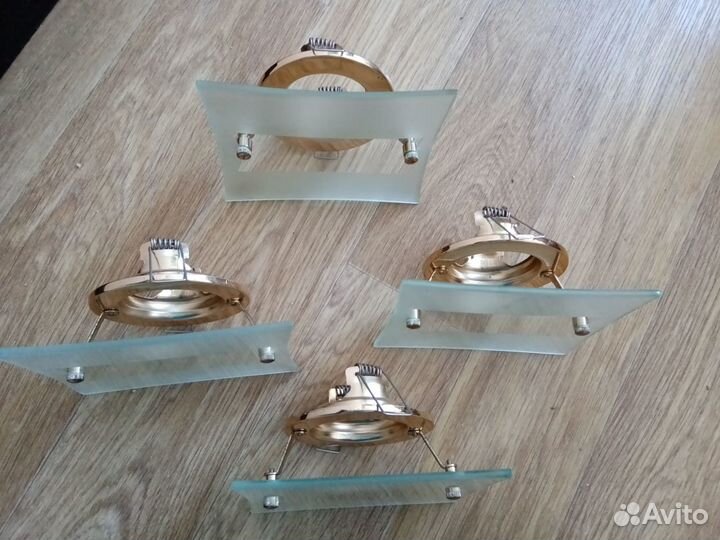 Точечные светильники 4 штуки