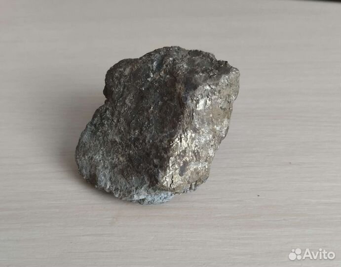 Пирит в горной породе