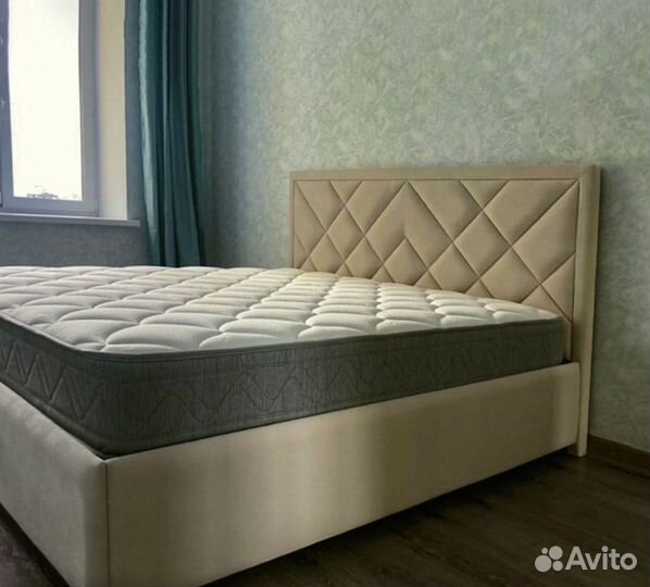 Кровать с изголовьем