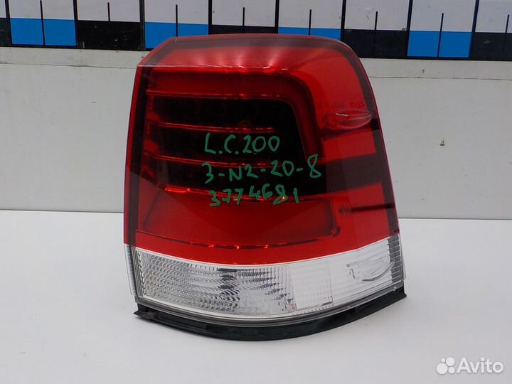 Фонарь задний правый наружный Toyota Land Cruiser