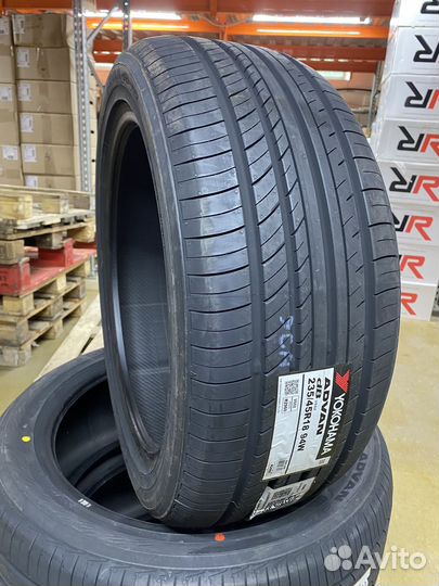 Yokohama Advan dB V552 235/45 R18 94W