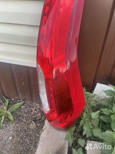 Стопсигнал задний ниссан х трейл Т31 правый