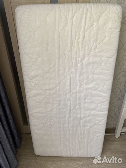 Комплект в детскую кроватку с матрасом