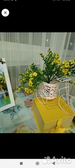 Ваза золотистого цвета