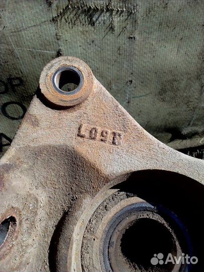 Кулак поворотный передний правый Renault Arkana