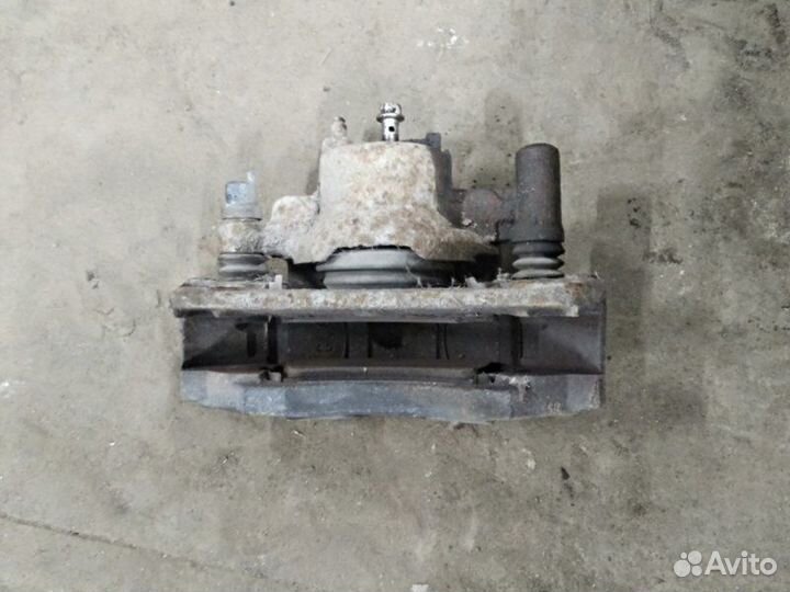 Суппорт передний левый Mazda 6 GG LF 017202 2006