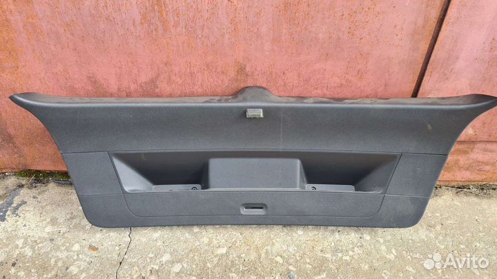 Обшивка двери багажники Volkswagen Golf VI