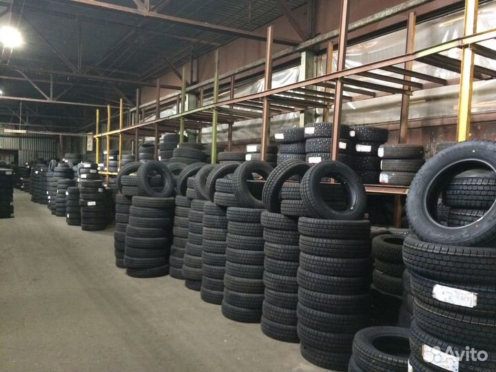 Roadmarch Prime A/S 215/55 R17