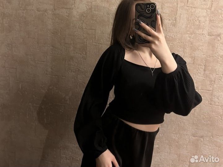 Топ чёрный с объемными рукавами на завязках