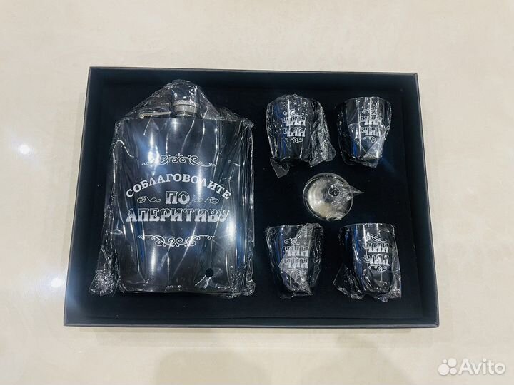 Подарочный набор фляжка и стопки