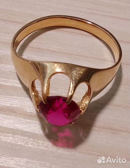 Золотое кольцо с корундом рубином СССР