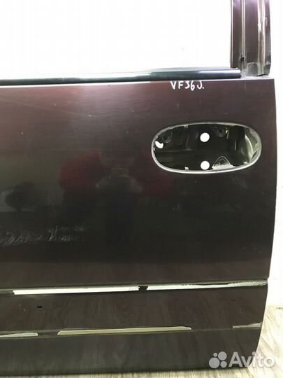 Дверь передняя левая Chrysler Voyager минивэн 2000