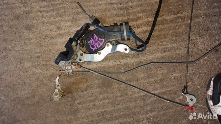 Замок двери передний правый Toyota Caldina ST215