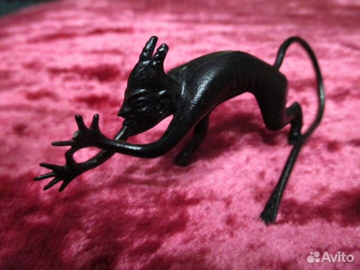 Чугунная статуэтка 