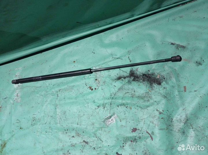 Амортизатор багажника Land Rover Freelander