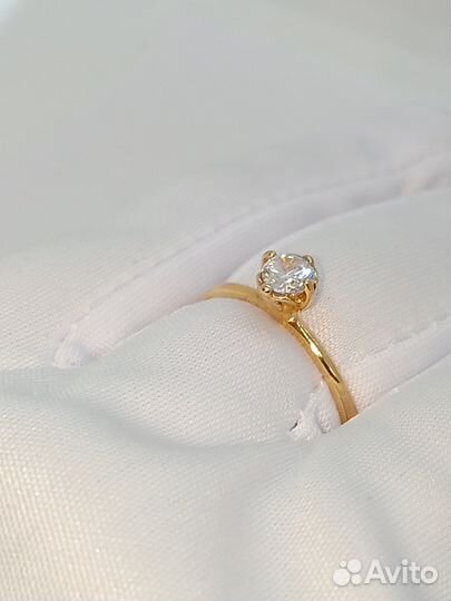 Золотое кольцо с камнем 17,5р
