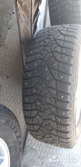 R16 Bridgestone Blizzak Ice 235/65, PCD 5x114.3 DIA 60.1