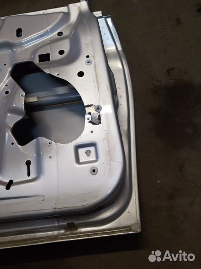 Дверь водителя Додж караван Вояджер 01-07г