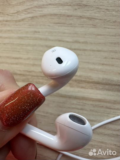 Наушники Apple EarPods с разъёмом Lightning