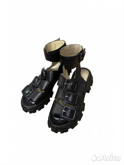 Женские кожаные босоножки на грубой платформе